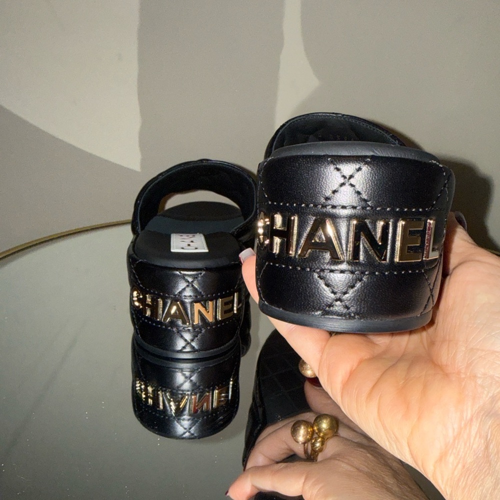 CHANEL Dad sandals Quilted leather CC logo slide 38 - Picture 7 of 17